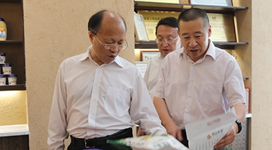 內(nèi)蒙古自治區(qū)政協(xié)黨組書記、主席李秀領(lǐng)考察、調(diào)研我公司